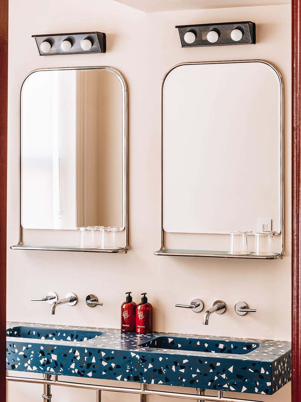 Now This Is How You Do a Double Sink